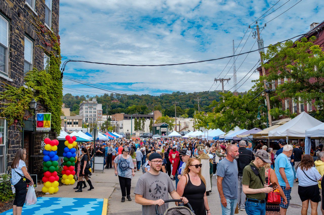 Mohawk Valley Garlic and Herb Festival, Canal Place, Little Falls, NY. Photography by Sarah Rogers.