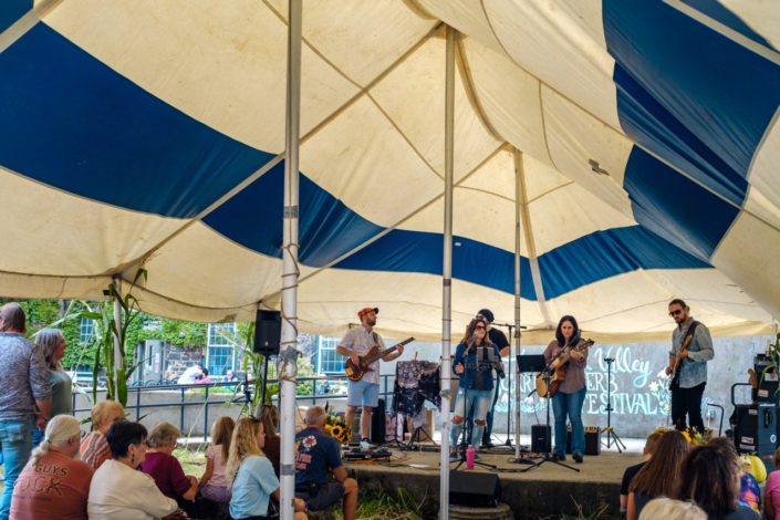 Mohawk Valley Garlic and Herb Festival, Canal Place, Little Falls, NY. Photography by Sarah Rogers.