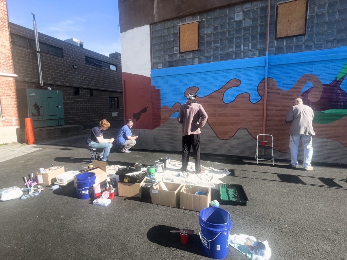 Justin Como as Lead Artist at the Stone Soup American Bistro and Beer Garden Mural Event. Justin Como as Lead Artist at the Stone Soup American Bistro and Beer Garden Mural Event.