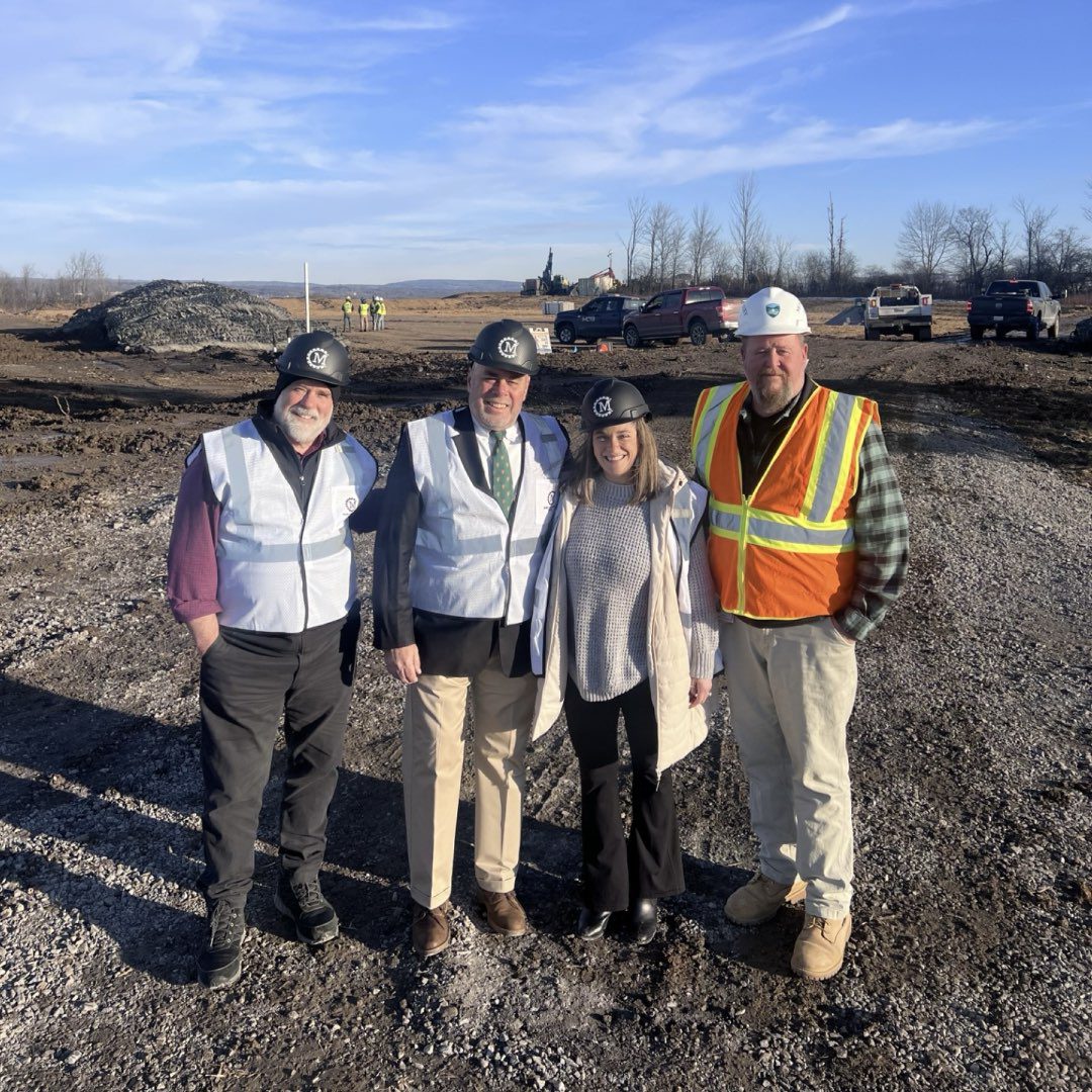 Photo Caption : From left, Montgomery County Executive Pete Vroman, Legislative Chair Michael Pepe, District 9 Legislator Michele Pawlik and Town of Florida Supervisor Eric Mead observe site activity as construction. begins on Amazon’s new facility in the Town of Florida.