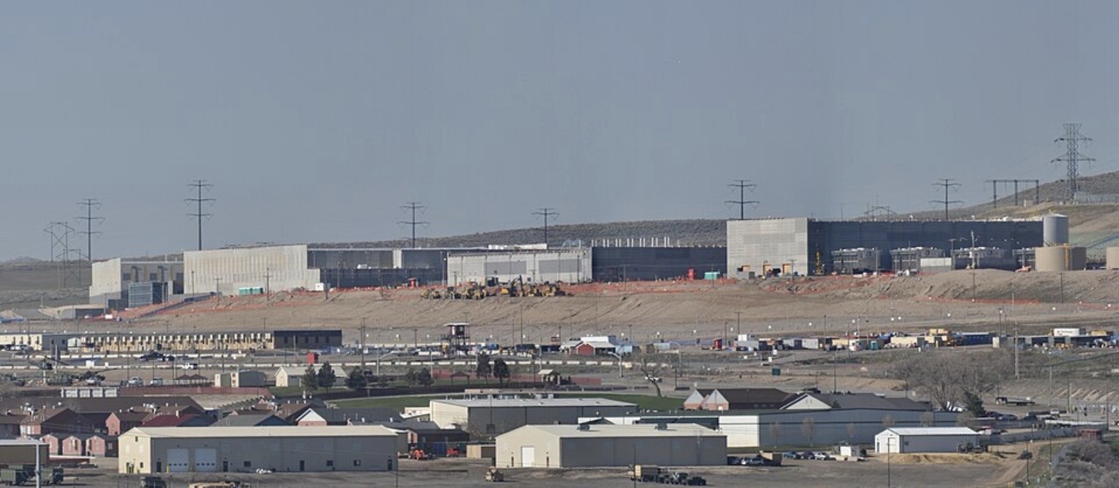 Source: Swilsonmc, CC BY-SA 3.0 <https://creativecommons.org/licenses/by-sa/3.0>, via Wikimedia Commons Example data center in Utah Source: Swilsonmc, CC BY-SA 3.0 , via Wikimedia Commons